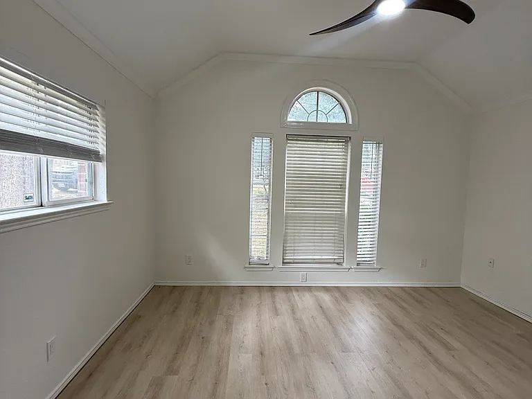 820 Hillside Dr — Photo 6