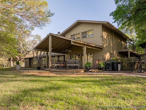 4th image of 2300 Woodland Springs Dr