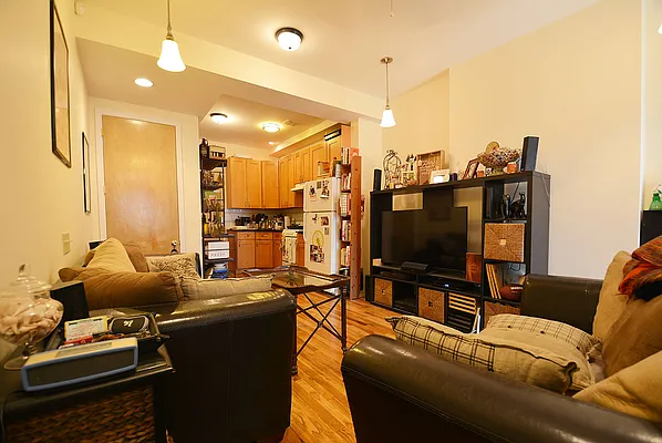 Rented by SBJ Brokerage, LLC | media 27