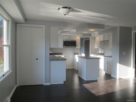 4th image of 42 Parktrail Ln