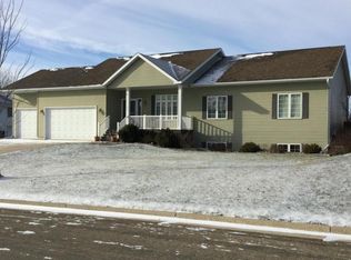 675 Meadow Ln, Albert Lea, MN 56007