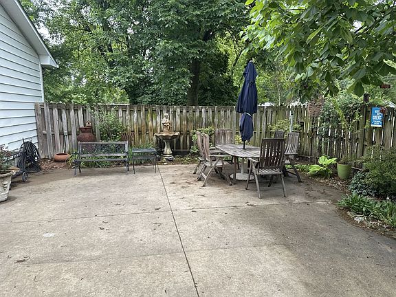 3rd image of 169 S Davis Dr