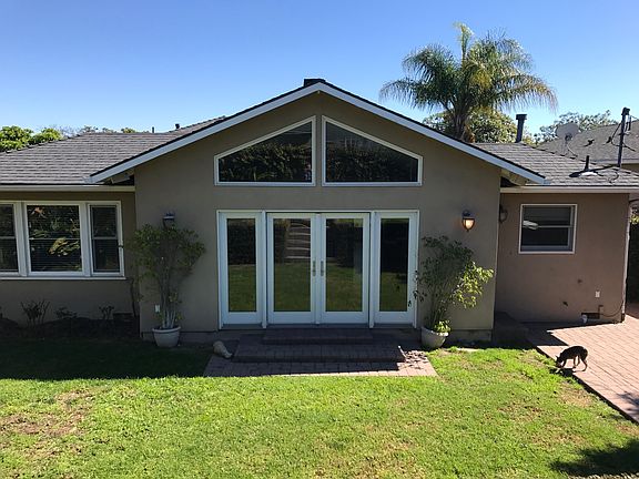 Beautiful Spacious Back Yard
