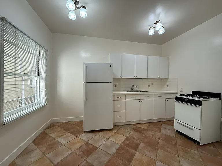 439 49th Street — Photo 10