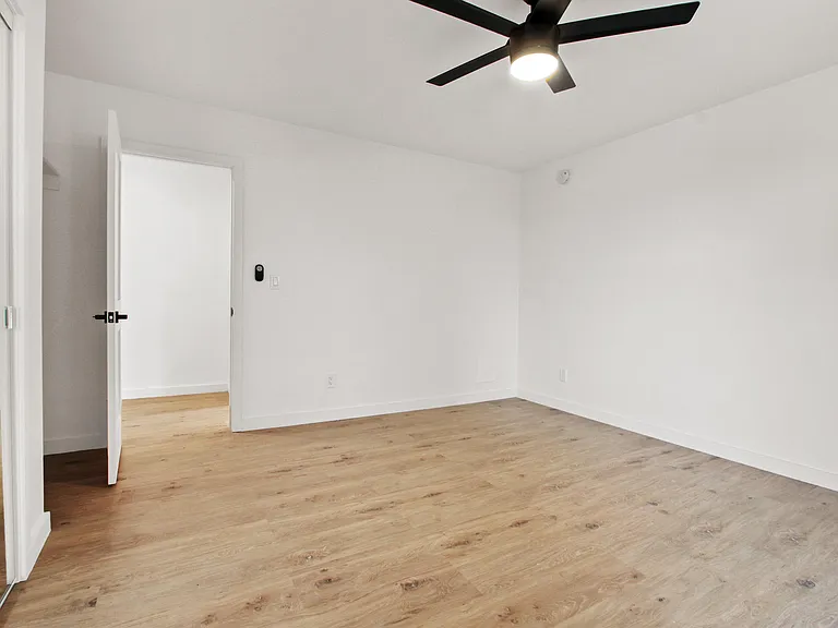 10795 Woodbine — Photo 8