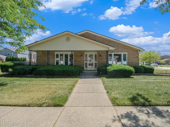 15810 Cumberland St, Riverview, MI 48193