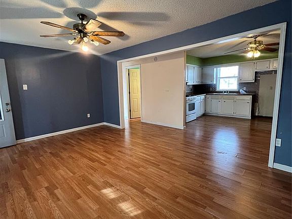 4th image of 404 Moore St