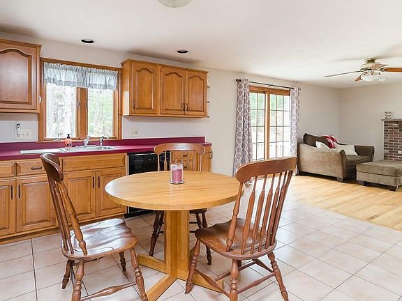 3rd image of 36 Todd Ln