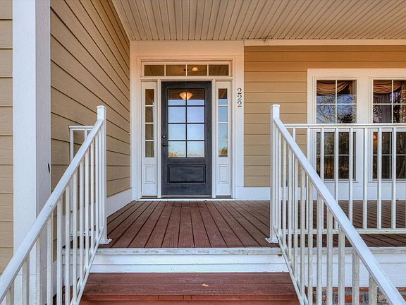 4th image of 222 Devereux Dr #0