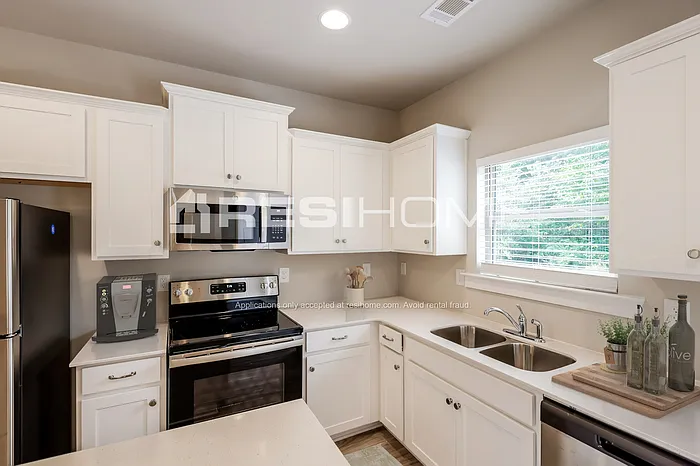 10977 Woodland Dr — Photo 2