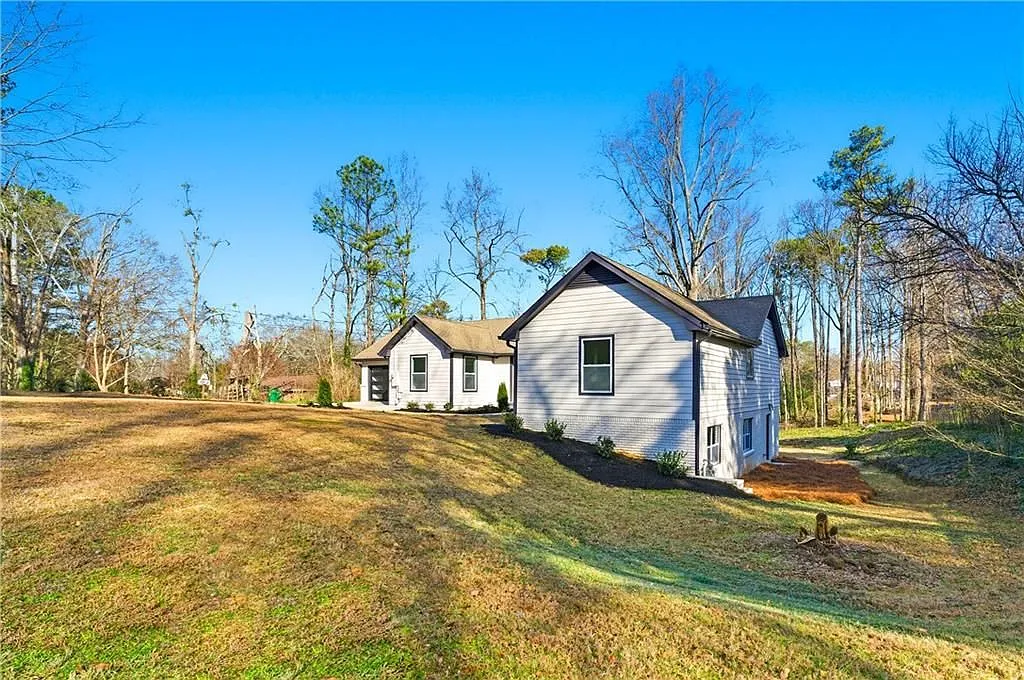 3 bed, 3.0 bath, 2995 sqft, $4,250 — Photo 3