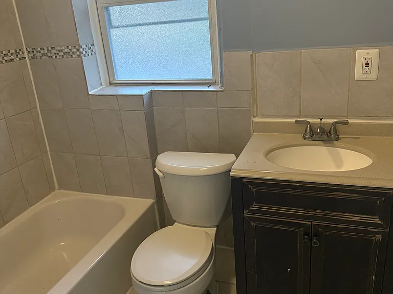 4 Langley Pl #4 — Photo 8