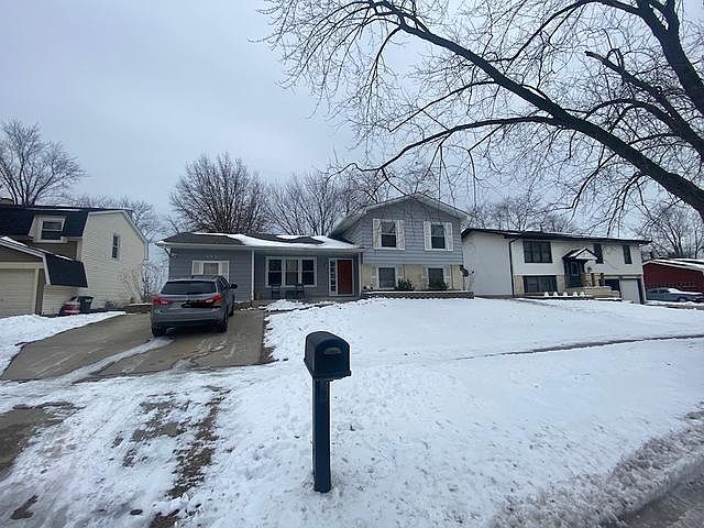 2nd image of 112 N Lancaster Dr