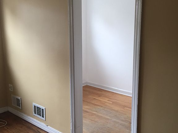 5th image of 2142 Lacombe Ave