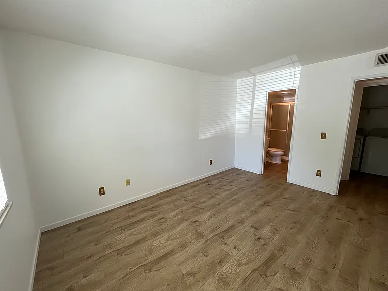 8555 Fairmount Dr #J107 — Photo 22