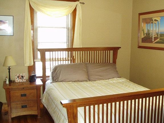 4th image of 161 Roosevelt Ave #2nd