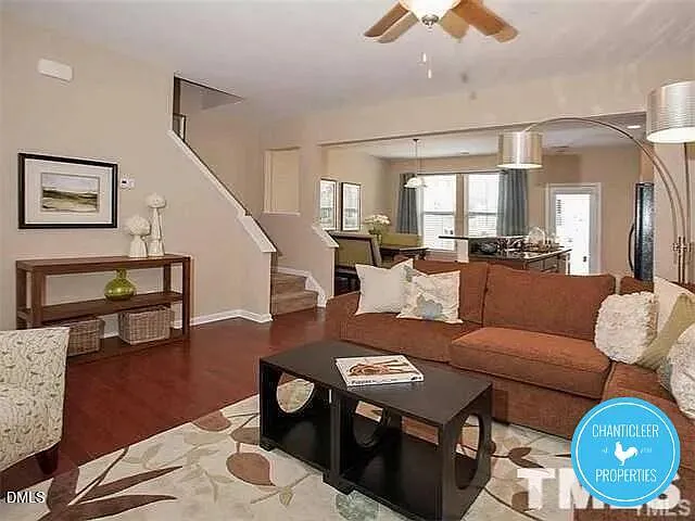 3 bed, 2.5 bath, 1600 sqft, $1,895 — Photo 2