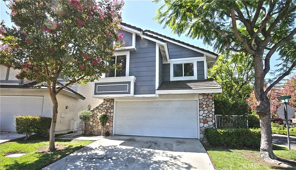 4 bed, 2.5 bath, 1730 sqft, $3,500 — Photo 1