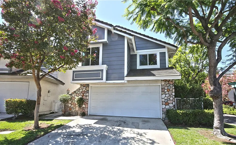 3211 Armsley Dr