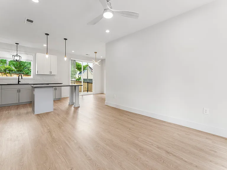 323 Wilkins St — Photo 8