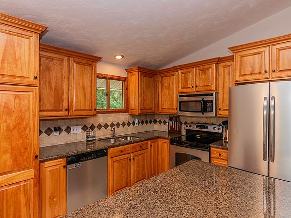 4th image of 304 N Augusta Dr