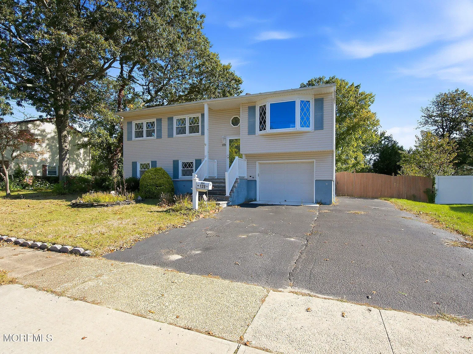 3 bed, 1.5 bath, 1660 sqft, $3,500 — Photo 2