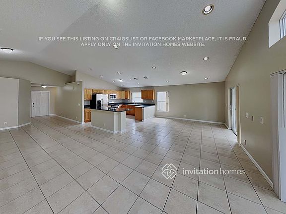 4th image of 4929 SW 33rd Ave