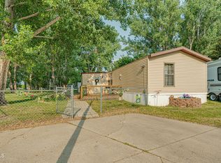 436 Yorkshire Ln, Bismarck, ND 58504