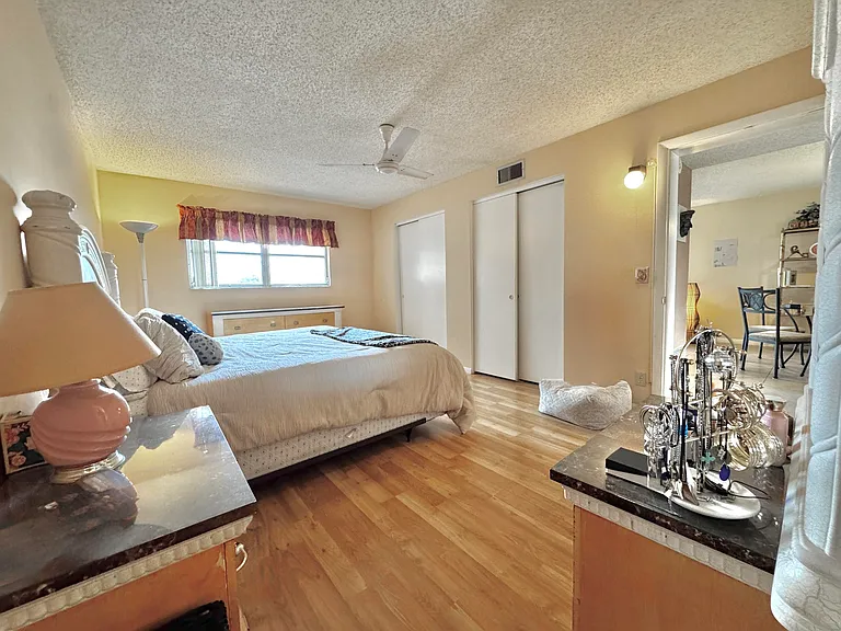 2515 NE 2nd Ct #315 — Photo 6