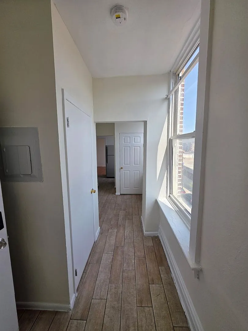 621 W Turner St — Photo 3
