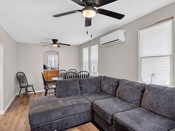 2nd image of 411 W Magnolia Ave