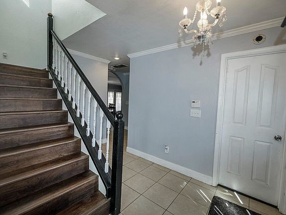 5th image of 254 Fairwood Dr