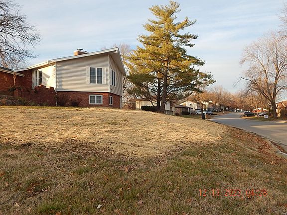 5th image of 1389 S Victoria Ave