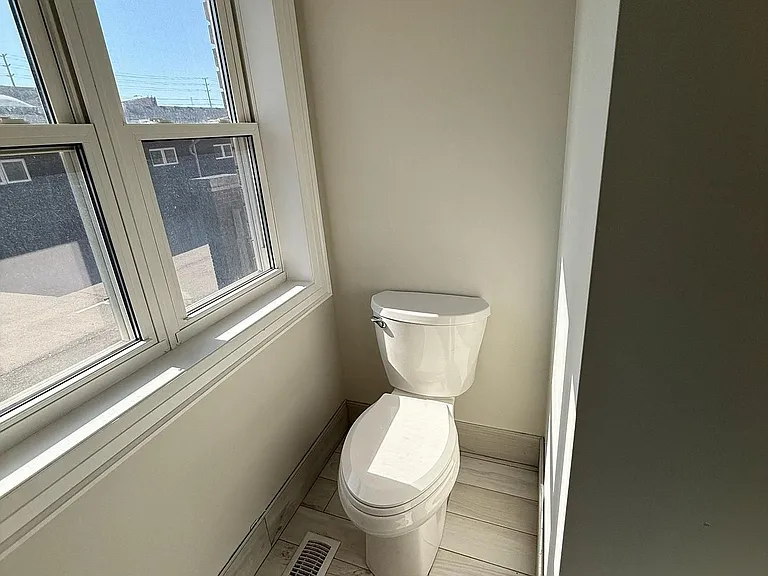 1016 Haig Blvd — Photo 29