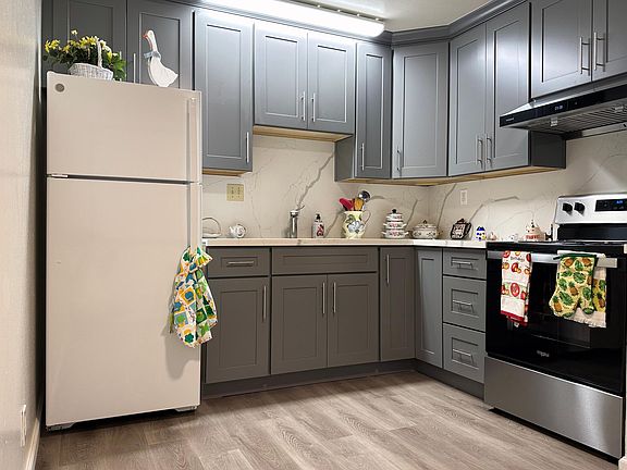 2nd image of 970 Clyde Ave #1