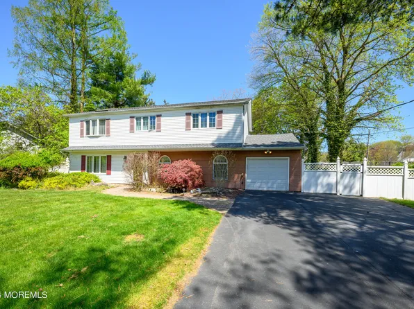 32 Lexington Drive, Manalapan, NJ 07726