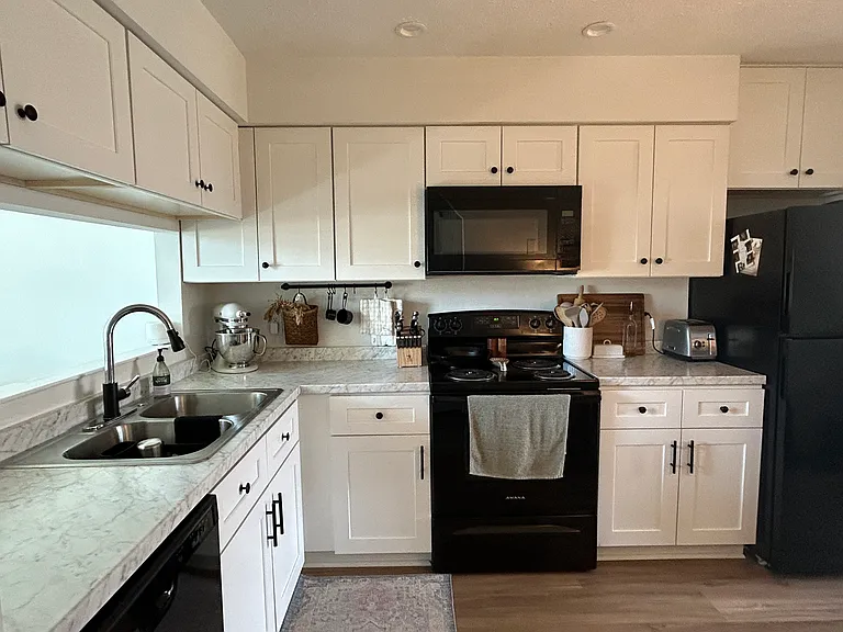 1318 Damyien Arch — Photo 13
