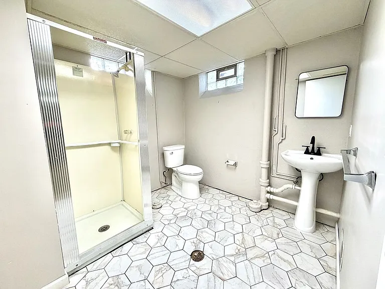 18235 Tracey St — Photo 46