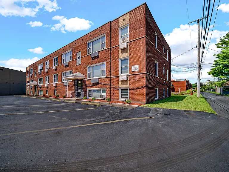 1307 Calumet Ave — Photo 2