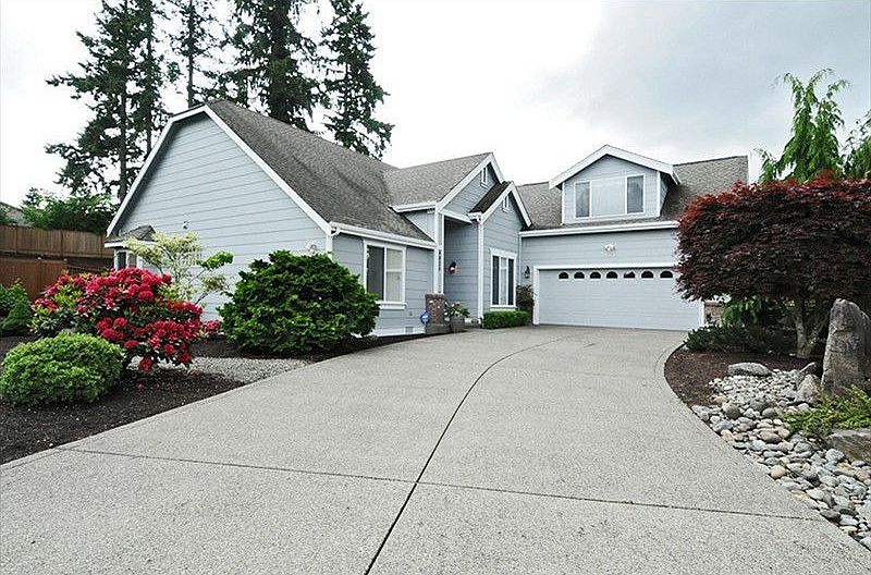 Big welcoming driveway