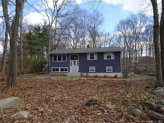 2nd image of 15 Pheasant Run Dr