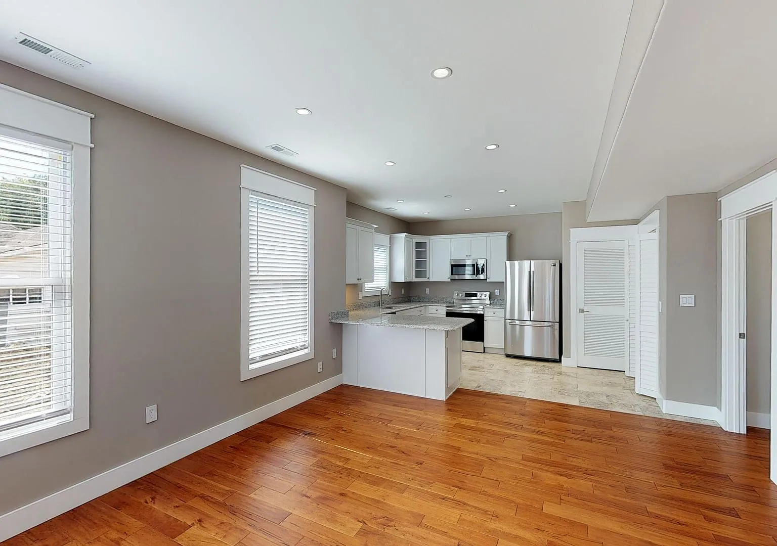 Waitlist for Aug2027Jul2028 Now Open! |4BR in Fort Sanders with Parking! | Walk to UTK & Knoxvill... — Photo 4