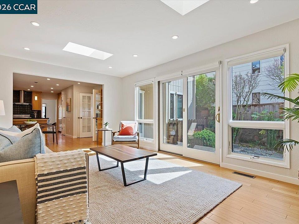 1st image of 7 Doral Dr