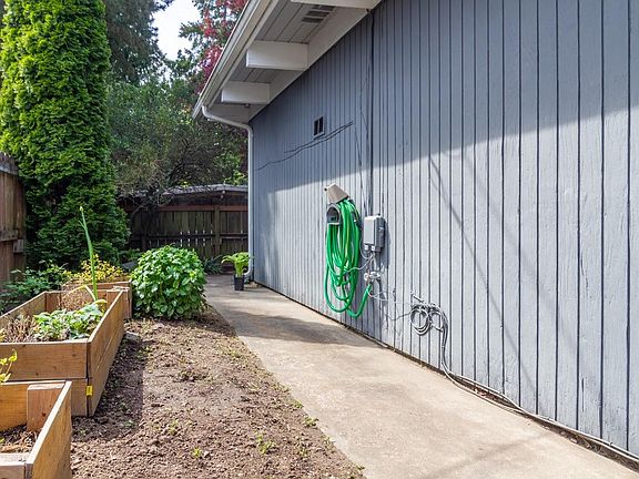 4th image of 229 1st Ave NW #229