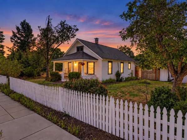 700 N 5th St, Jacksonville, OR 97530