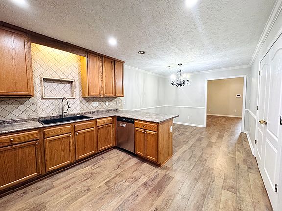 5th image of 37 Ridgeview Dr