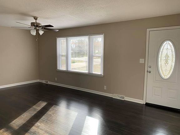 3rd image of 5041 Collinwood Dr