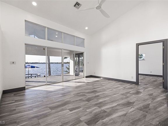 3rd image of 5030 Harborage Dr