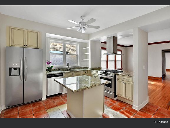5th image of 2036 W Farragut Ave #2