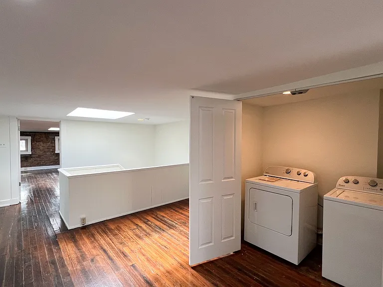 1437 Main St — Photo 10